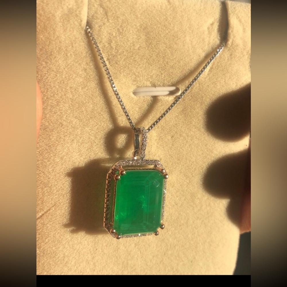 Gorgeous 3CT emerald square silver pendant necklace - Picture 10 of 13